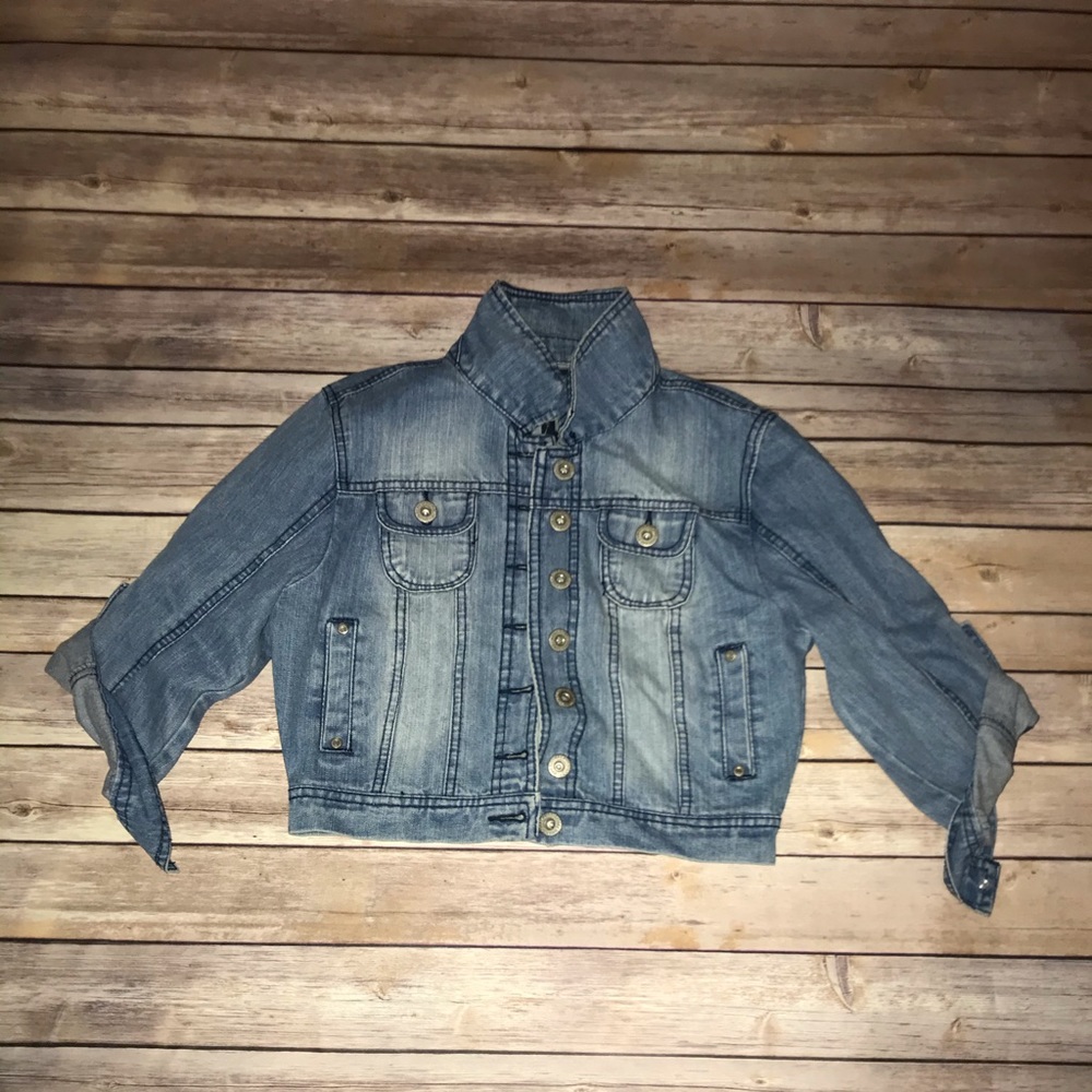 SIZE MEDIUM CROPPED JEAN JACKET
